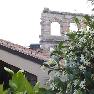 la-terrazza-sullarena.hotelinveneto.com/